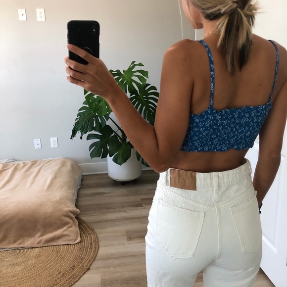 Blue and white floral tank top crop top - Picture 3 of 4